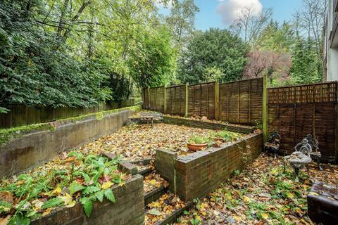 12 Devon Bank, Guildford, GU2 4DQ