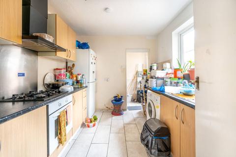 3 bedroom house for sale - Pulleyns Road, East Ham, London, E6