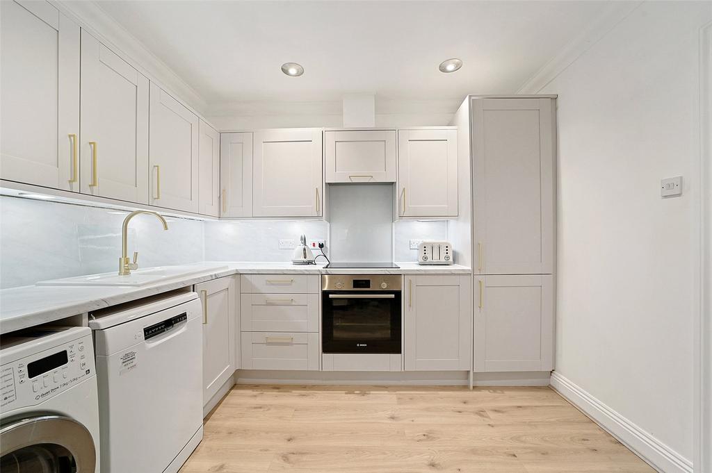 Sandon Brook Manor, Sandon Brook Place, Chelmsford, CM2 3 bed apartment