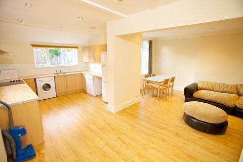 5 bedroom semi-detached house to rent, BILLS INCLUDED - Laurel Bank Court, Headingley, Leeds, LS6