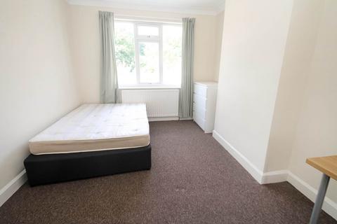 6 bedroom terraced house to rent, BILLS INCLUDED - Rokeby Gardens, Headingley, Leeds, LS6