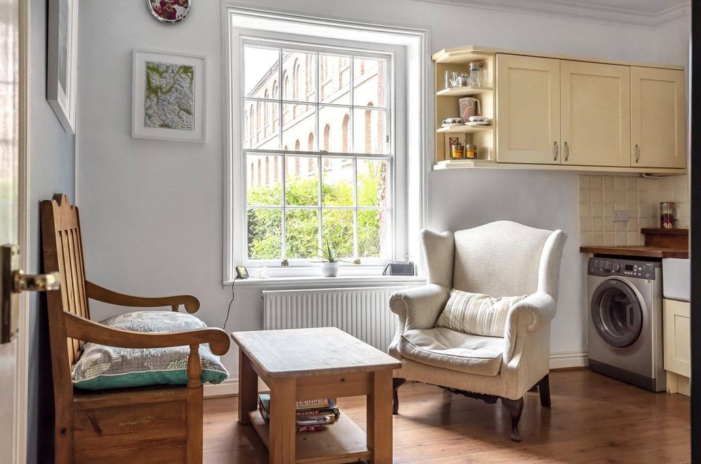 Kitchen Seating Area