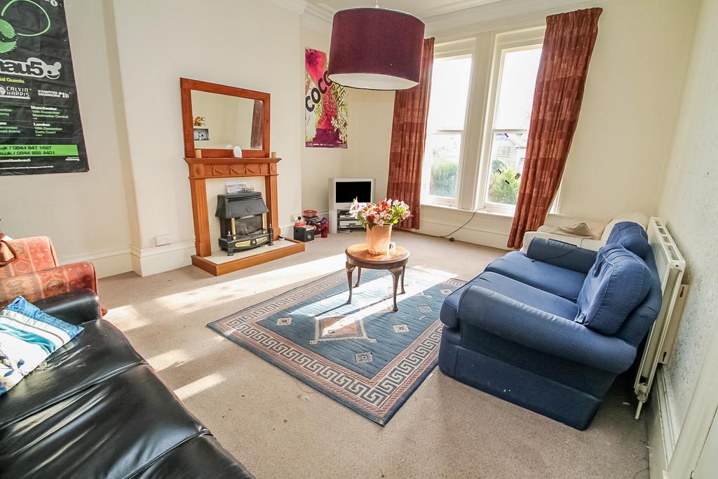 BILLS INCLUDED Burton Crescent, Headingley, Leeds, LS6 5 bed end of