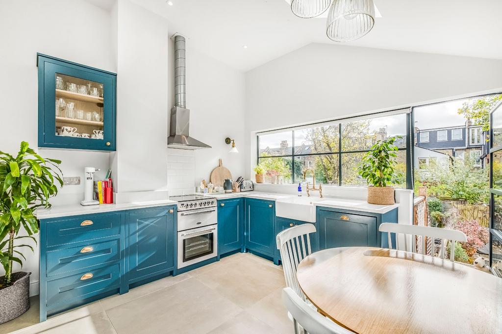Cambray Road, London, SW12 2 bed terraced house £850,000