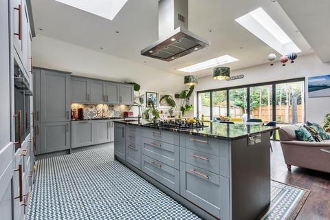 303 Ivydale Road, London, SE15 3DZ