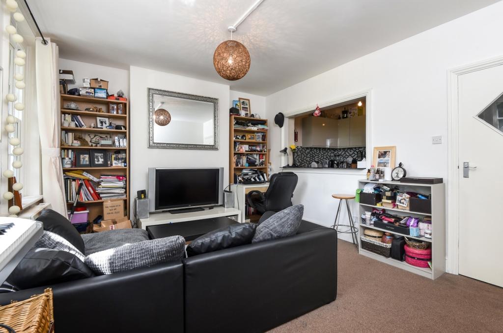 Cobourg Road London SE5 1 bed flat £1,350 pcm (£312 pw)