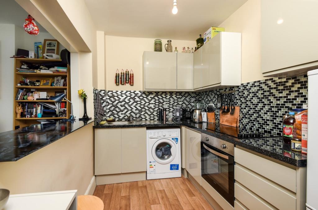 Cobourg Road London SE5 1 bed flat £1,350 pcm (£312 pw)