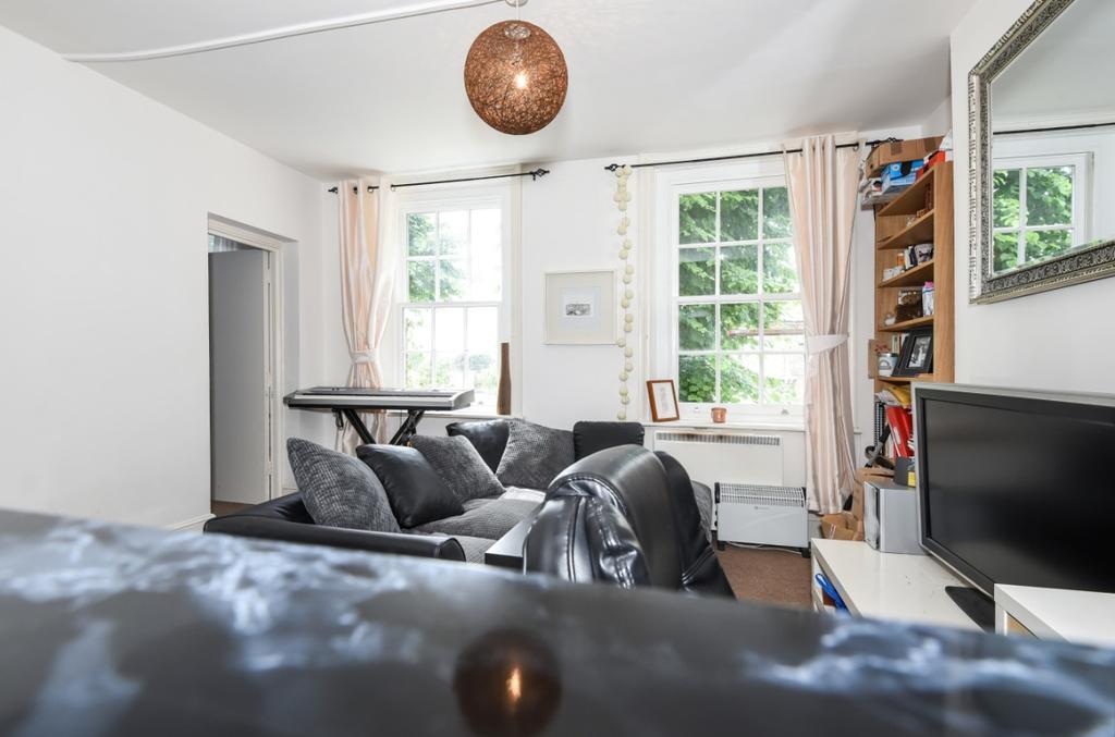 Cobourg Road London SE5 1 bed flat £1,350 pcm (£312 pw)