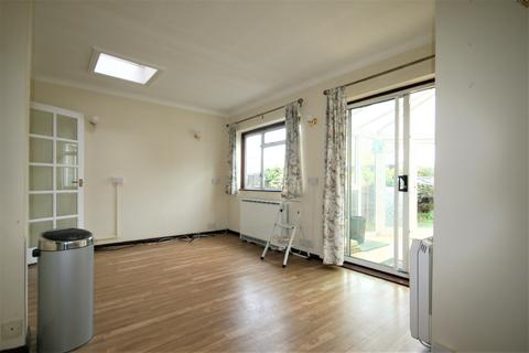 4 Curzon Road, London, W5 1NF