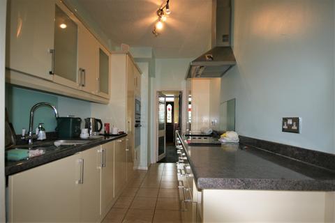 4 Curzon Road, London, W5 1NF