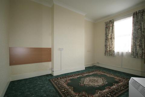4 Curzon Road, London, W5 1NF