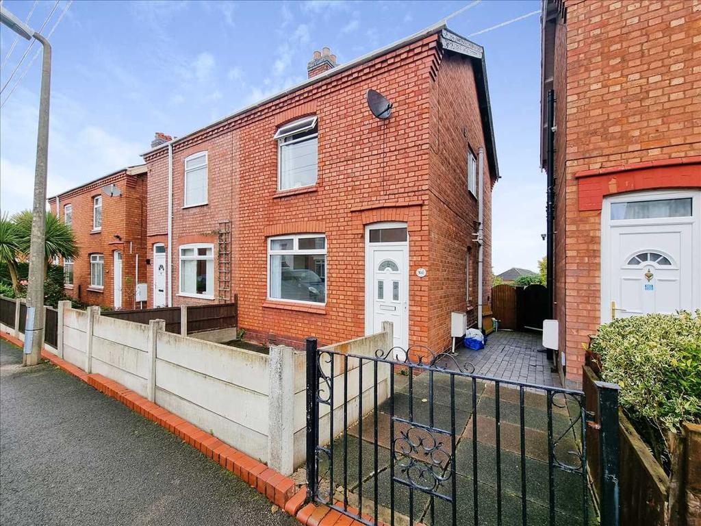 Queensway, Winsford 2 bed semidetached house for sale £150,000