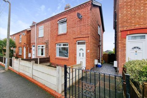 2 bedroom semi-detached house for sale - Queensway, Winsford