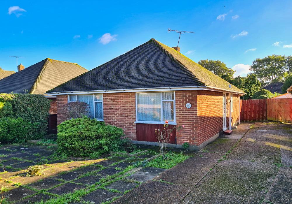 Barnsfield Crescent, Totton SO40 3 bed detached bungalow £350,000