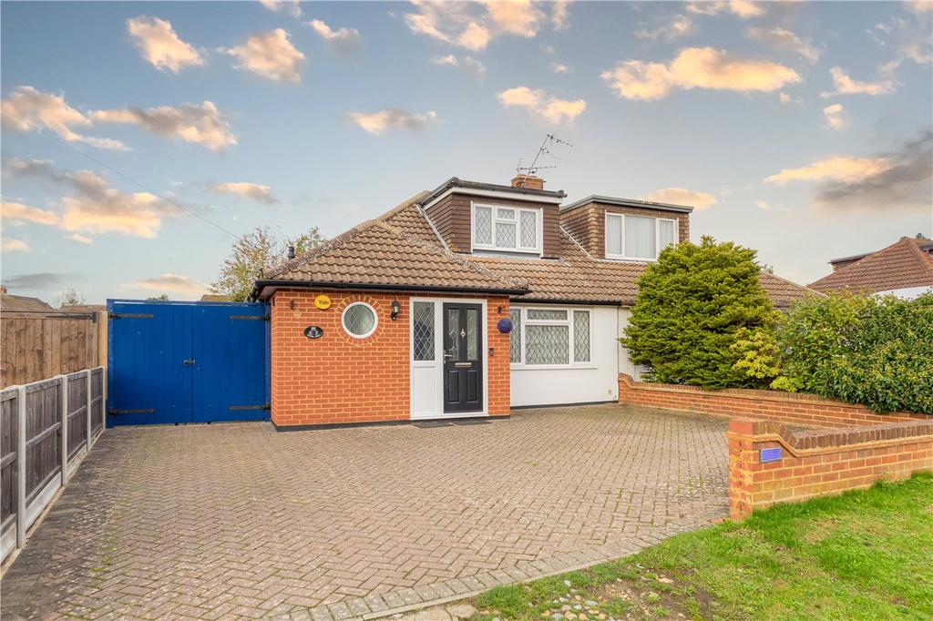 Manor Road, Caddington, Luton... 3 bed semidetached house £475,000