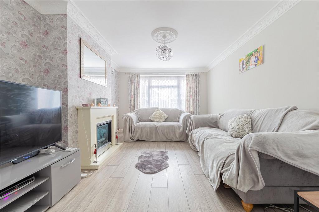 Manor Road, Caddington, Luton... 3 bed semidetached house £475,000