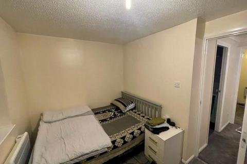 2 bedroom terraced house to rent, Halses Close, Exeter, EX4