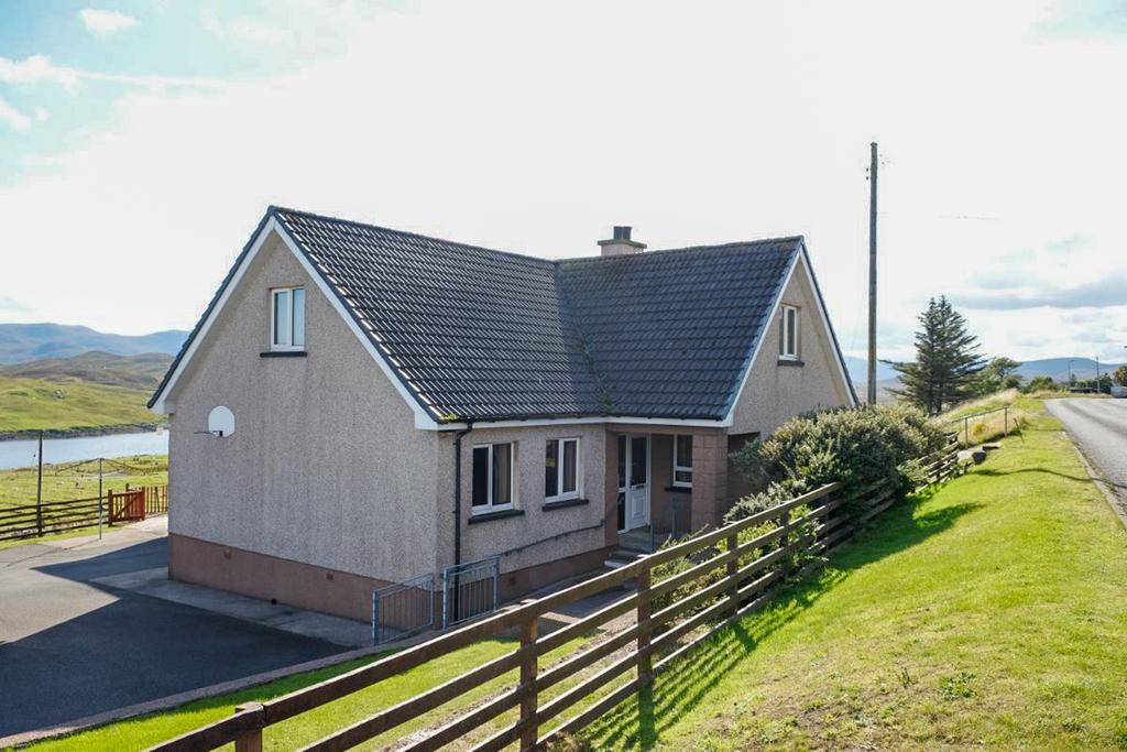 Balallan HS2 6 bed detached house for sale £210,000