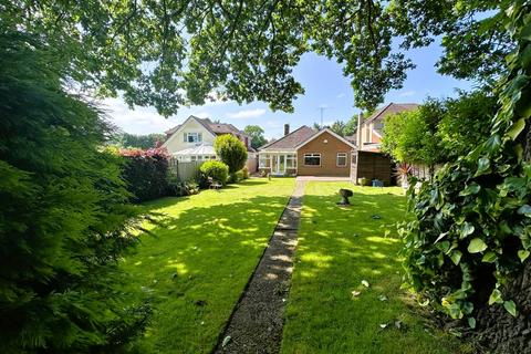 4 bedroom detached bungalow for sale, Cambridge Road, Rainham,