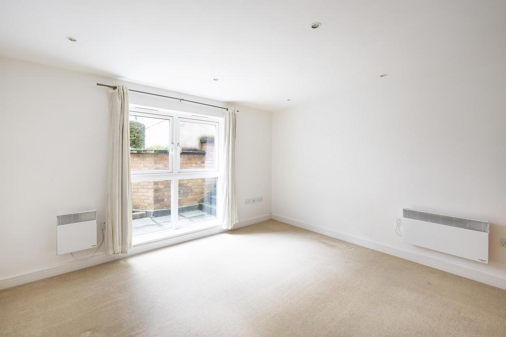 Apartment in Clifton - View 2