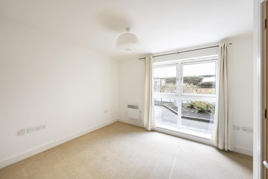 Apartment in Clifton - View 5