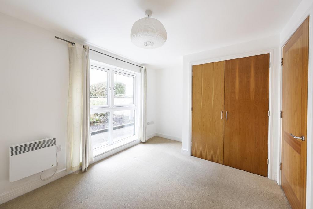 Apartment in Clifton - More