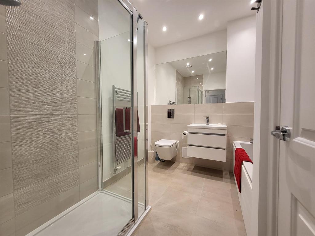Bath/Shower Room
