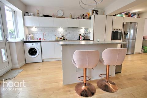 74 Briar Road, Armthorpe, Doncaster, DN3 2DN