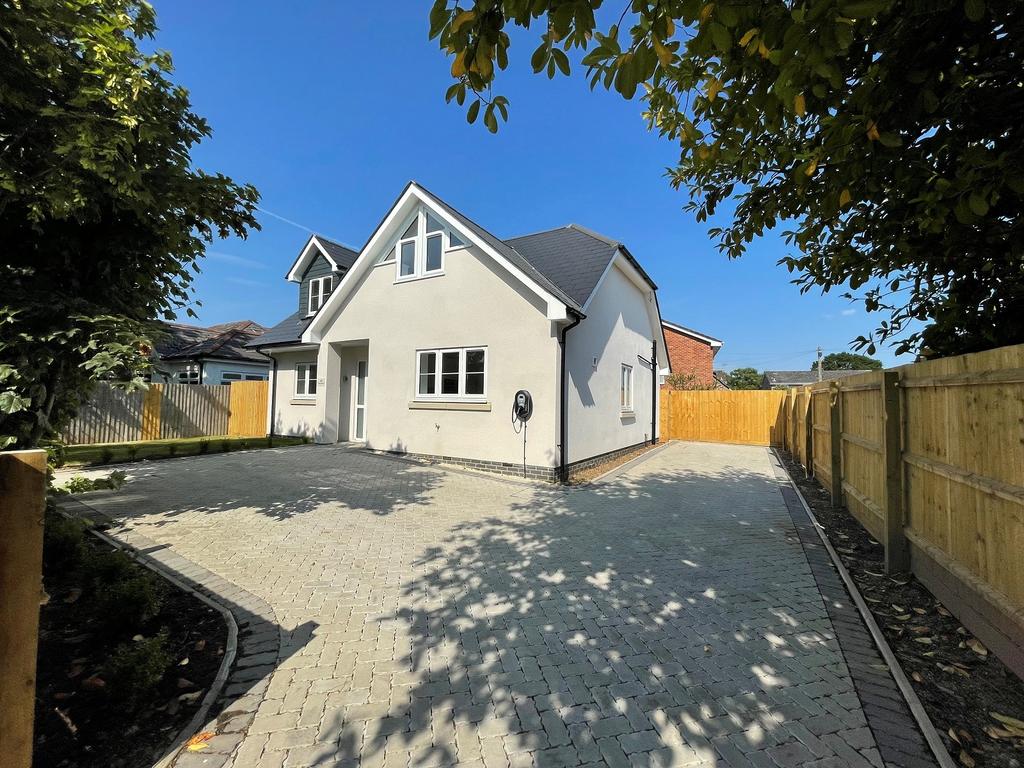 Eastfield Lane, Ringwood, Hampshire. BH24 1UW 3 bed chalet for sale £