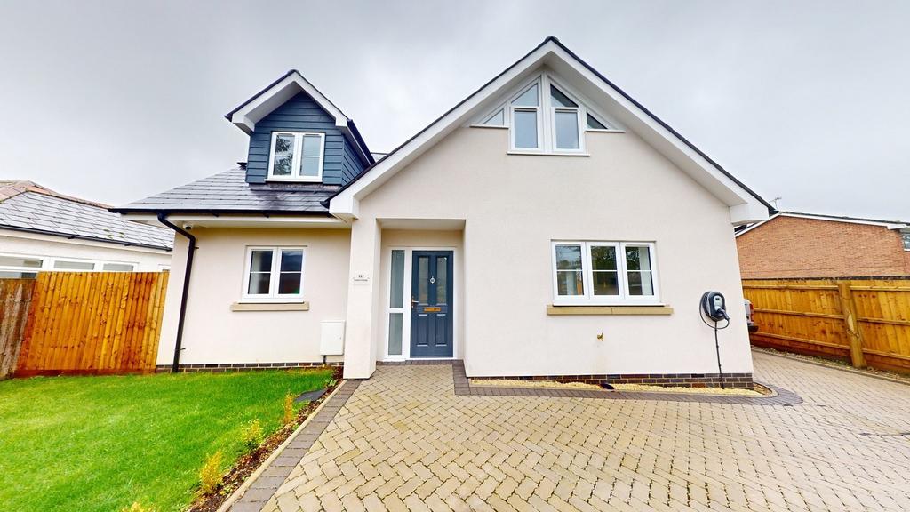 Eastfield Lane, Ringwood, Hampshire.... 3 bed chalet for sale £499,950