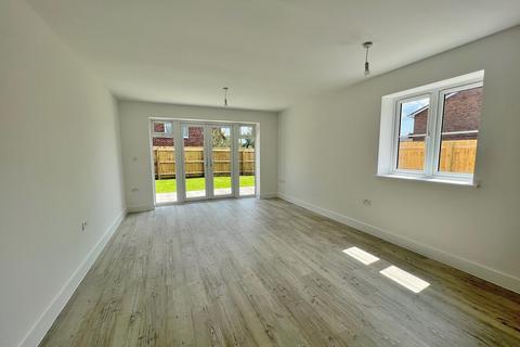 3 bedroom chalet for sale, Eastfield Lane, Ringwood, Hampshire. BH24 1UW