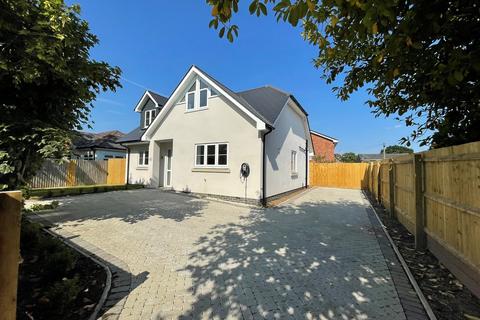 3 bedroom chalet for sale, Eastfield Lane, Ringwood, Hampshire. BH24 1UW