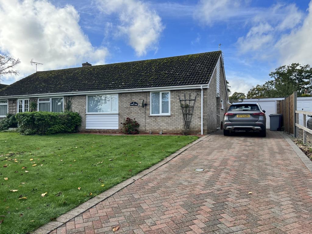 Mill View, Gazeley, Newmarket... 2 bed semi-detached bungalow - £285,000