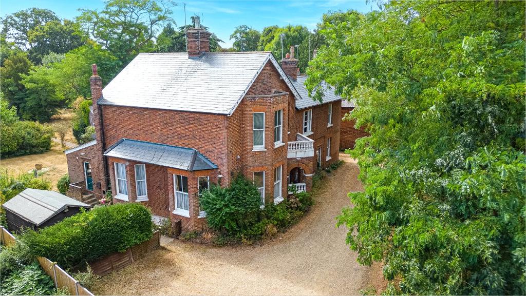 Gosmore Ley Close, Gosmore, Hitchin, Hertfordshire 2 bed property