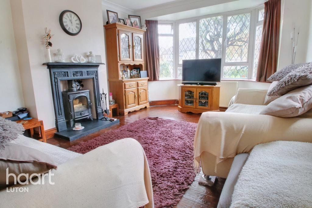 Stratton Gardens, Luton 5 bed detached house £650,000