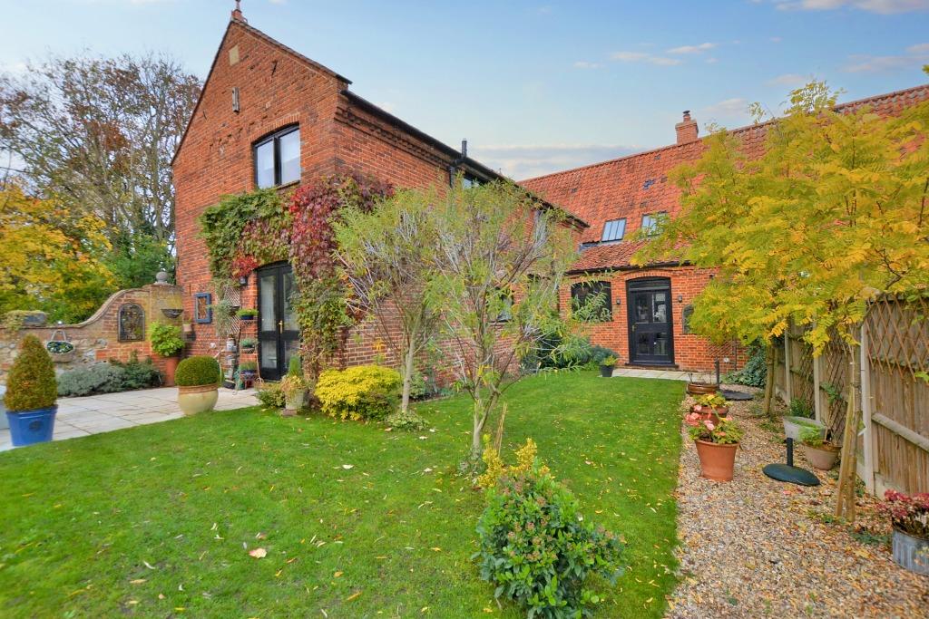 Eastgate Street, North Elmham 4 bed barn conversion £725,000