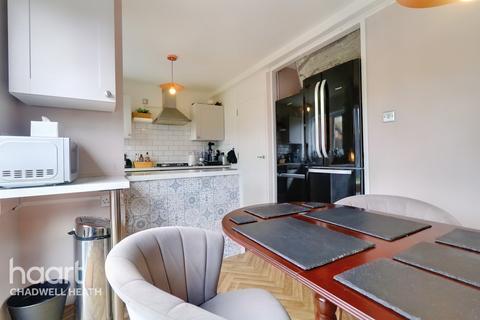 29 Cavalier Close, Romford, RM6 5EJ