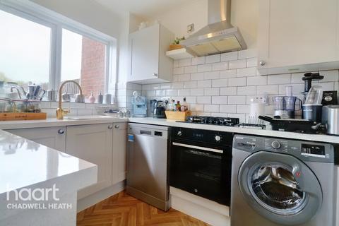 29 Cavalier Close, Romford, RM6 5EJ