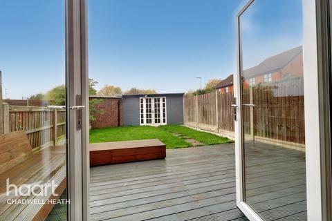 29 Cavalier Close, Romford, RM6 5EJ