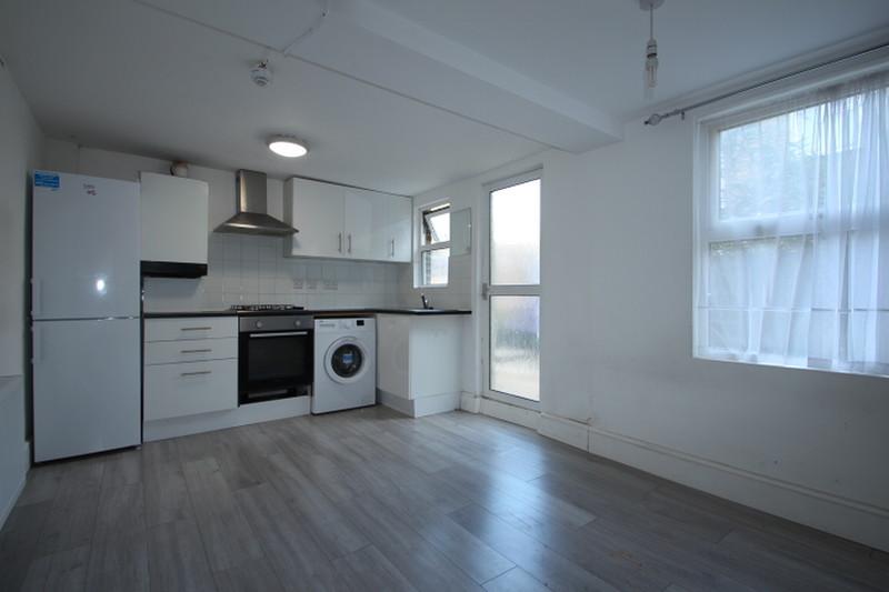 Lane, Lewisham, Lewisham Studio to rent £850 pcm (£196 pw)