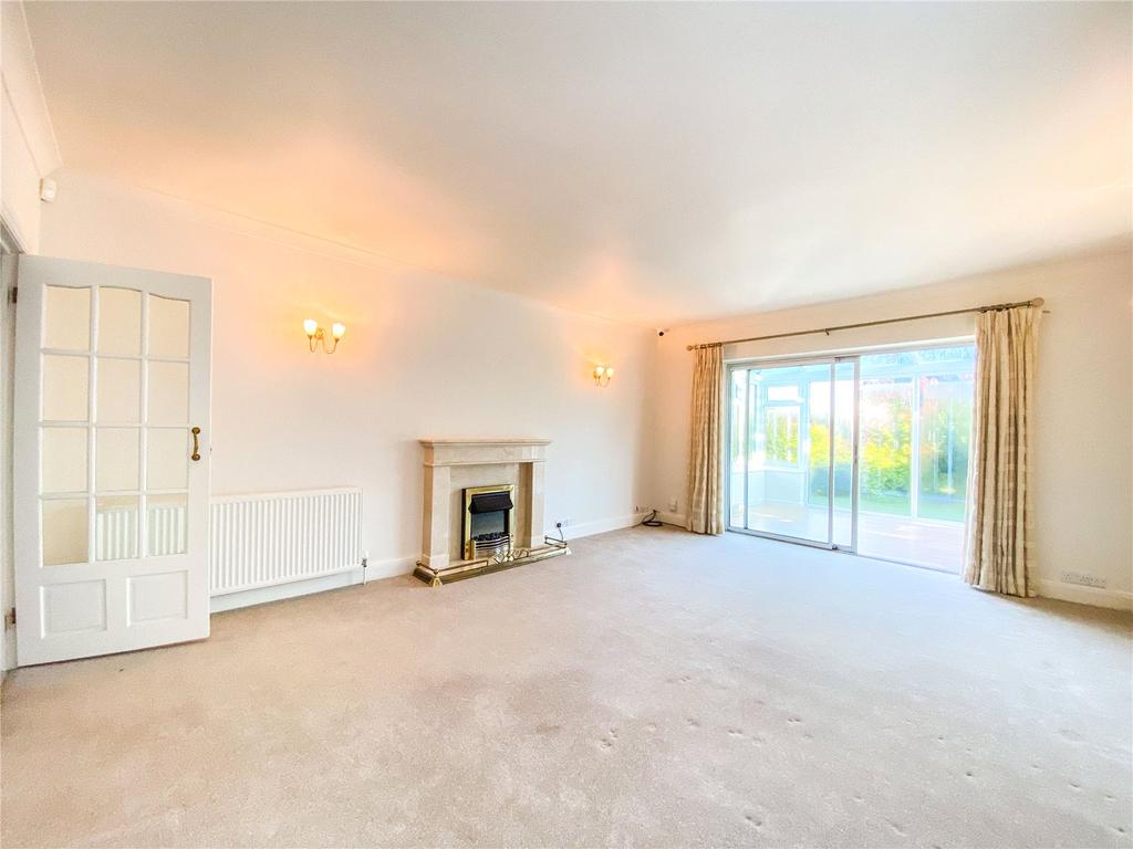 Ley Hey Avenue, Marple, Stockport, SK6 2 bed bungalow £1,100 pcm (£254 pw)