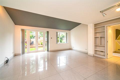 17 Hyde Lane, Park Street, St Albans, AL2 2JL