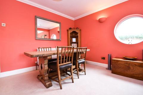 15 The Mall, Park Street, St Albans, AL2 2HT