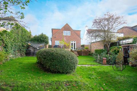 21 Mount Drive, Park Street, St Albans, AL2 2NP