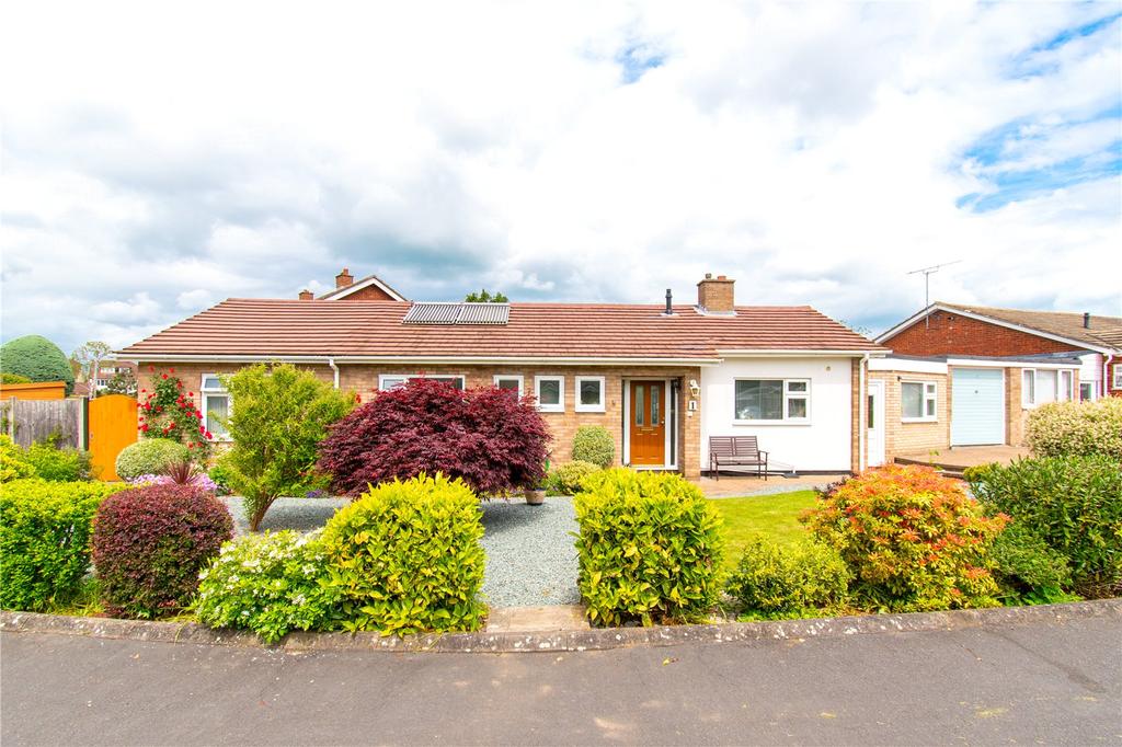 Willow Way, Chiswell Green, Hertfordshire, AL2 4 bed bungalow £745,000