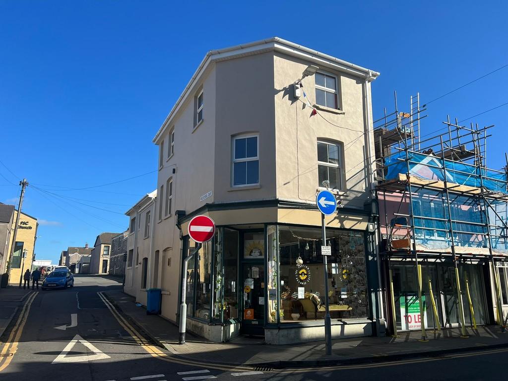 57 Nolton Street, Bridgend, Cf31 3AE House £1,125 pcm (£260 pw)