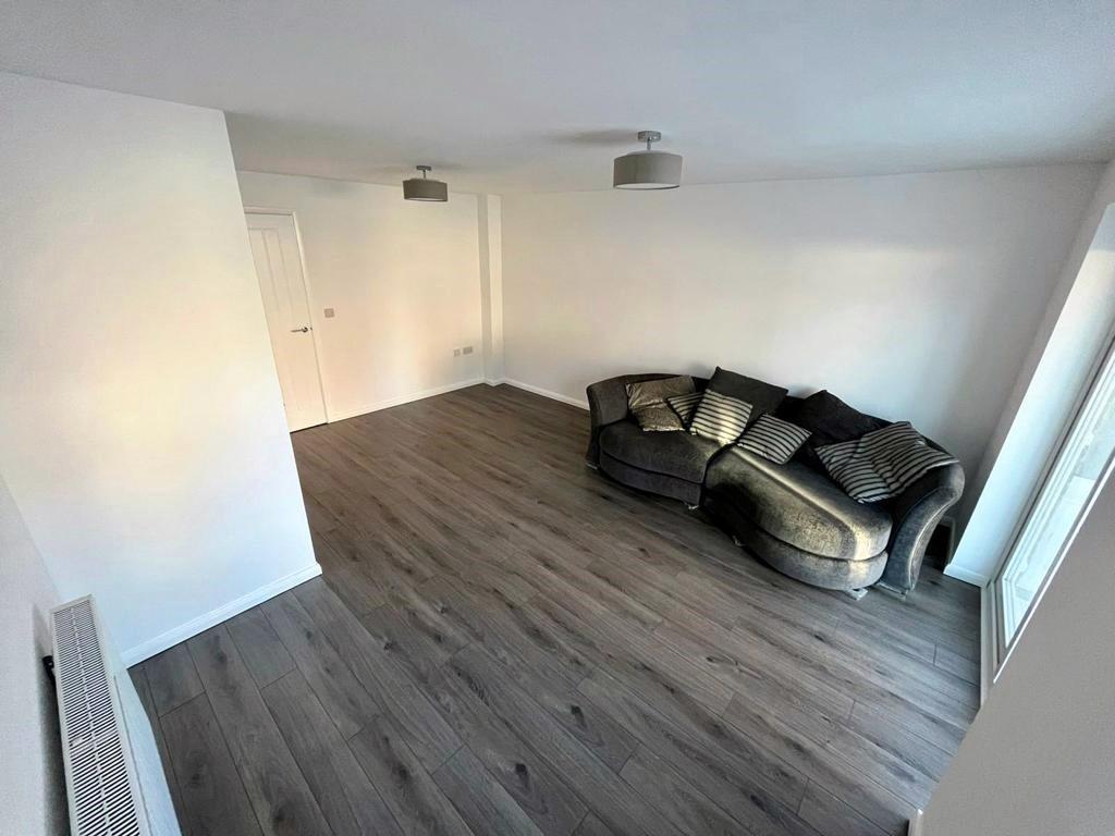 Hatters Court, Bedworth 2 bed end of terrace house £190,000