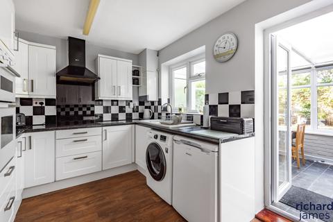 3 bedroom semi-detached house for sale - Alder Close, Woodhall Park, Swindon, SN2