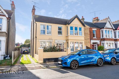 10a Albion Road, Westcliff-on-sea, SS0 7DR