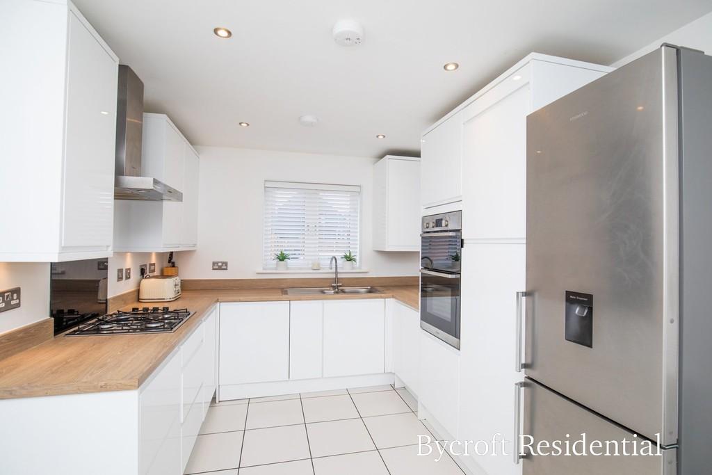 Wainscot Drive, Bradwell 3 bed semidetached house £1,100 pcm (£254 pw)